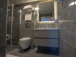 Deluxe-studiosviitti | Ruokailu omassa huoneessa