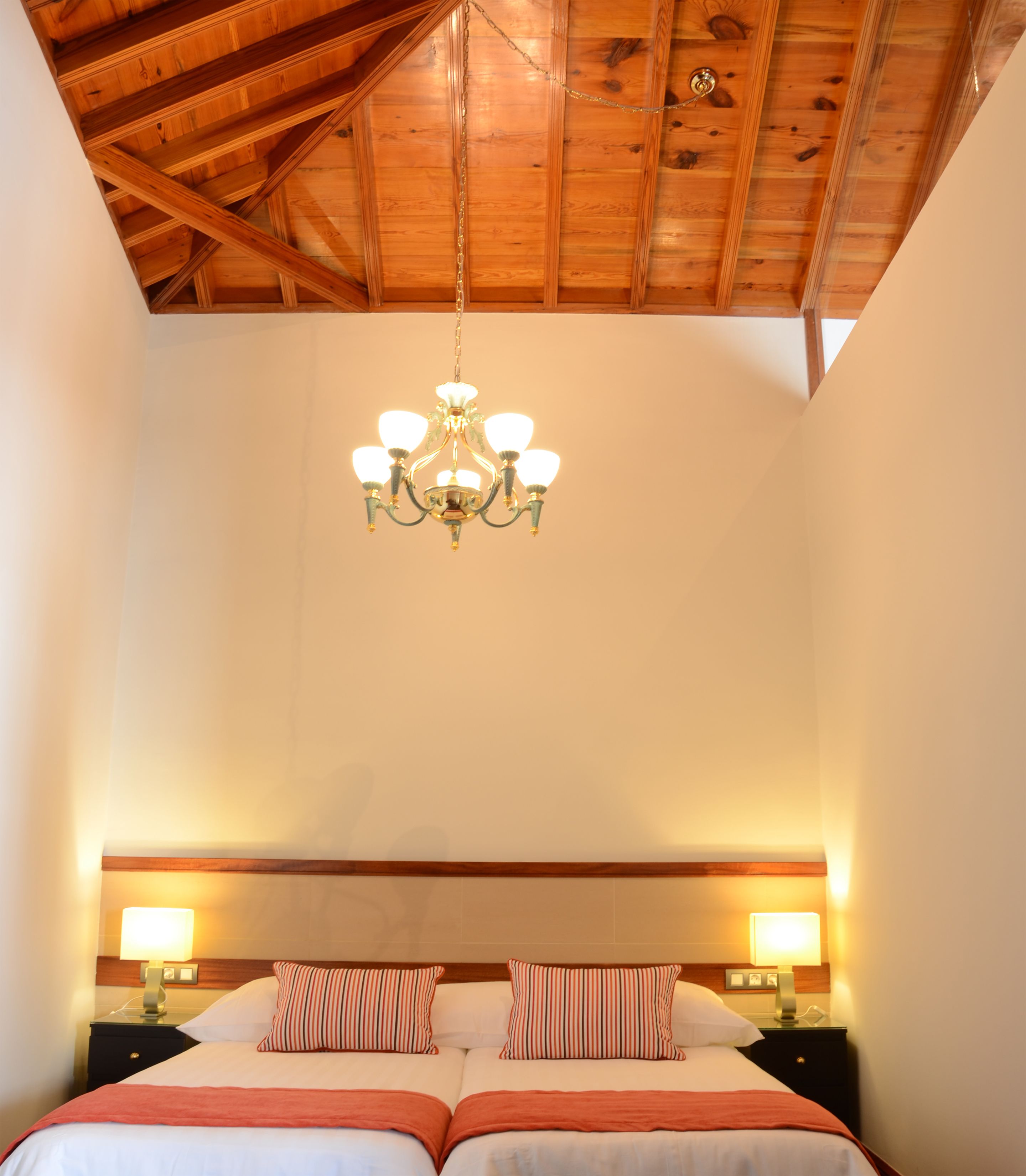 2 bedrooms, premium bedding, in-room safe, desk