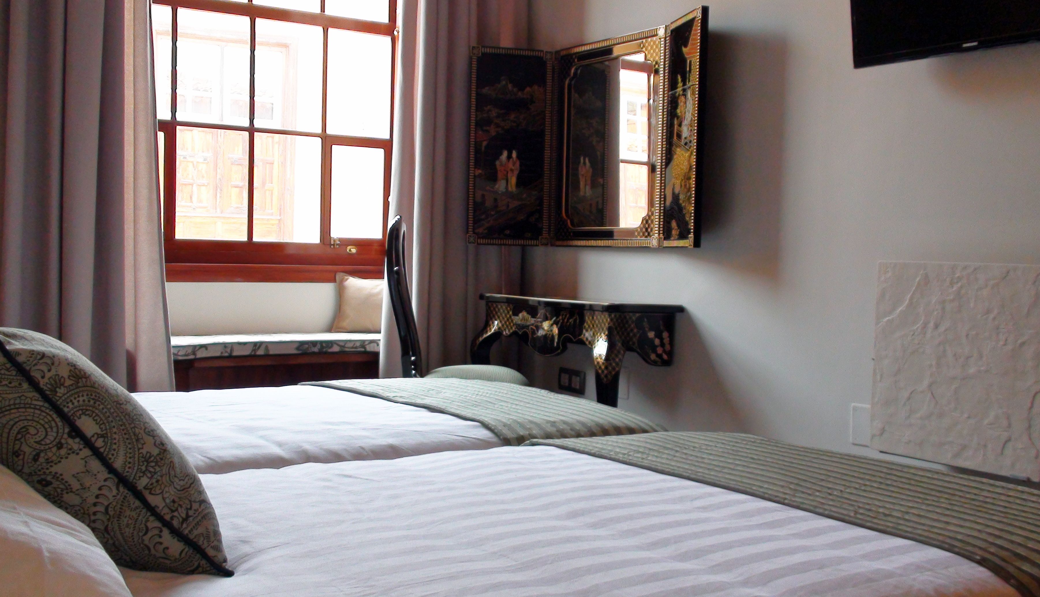 2 bedrooms, premium bedding, in-room safe, desk