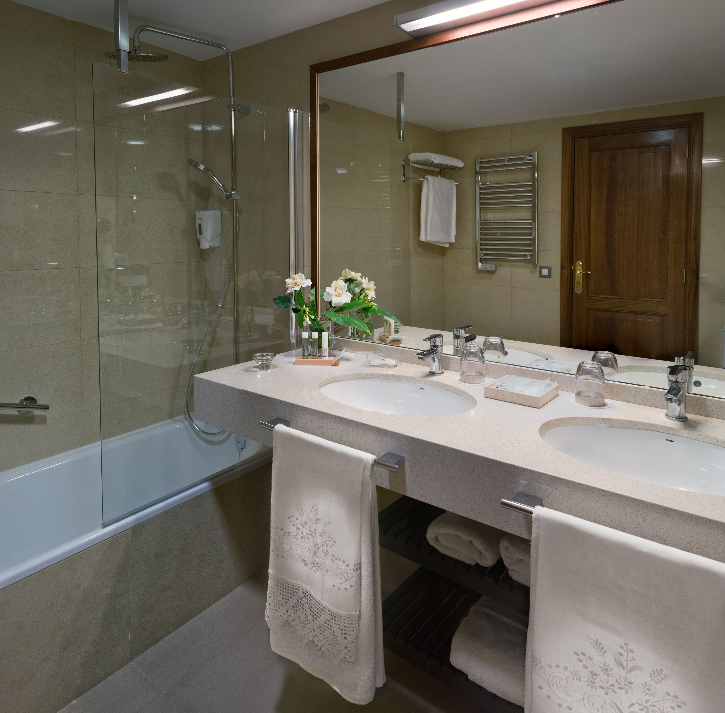 combined shower/bathtub, free toiletries, hair dryer, bathrobes