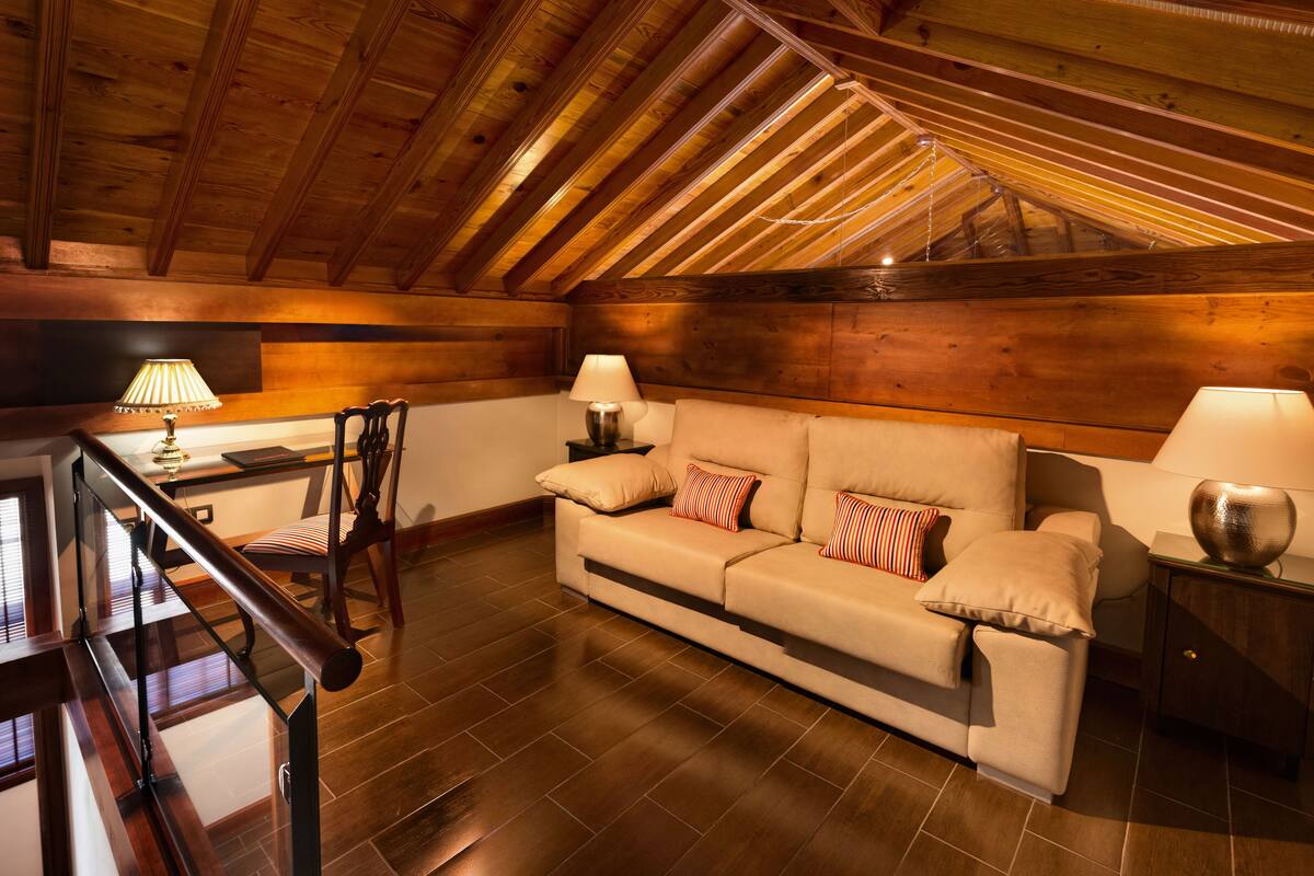 flat-screen tv, tablet, dvd player, first-run films