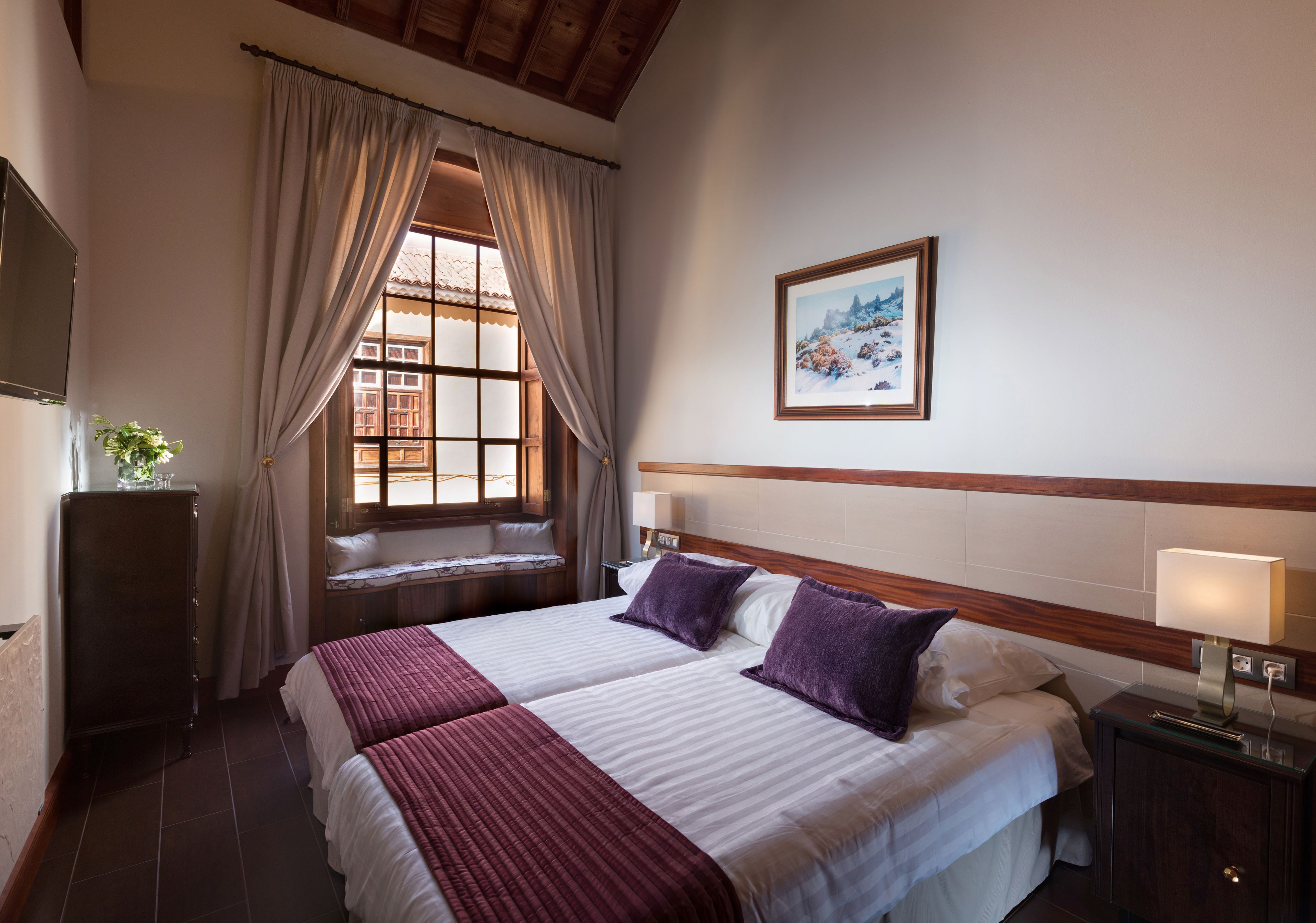 2 bedrooms, premium bedding, in-room safe, desk