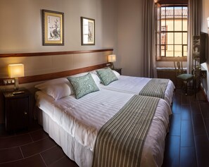 2 bedrooms, premium bedding, in-room safe, desk