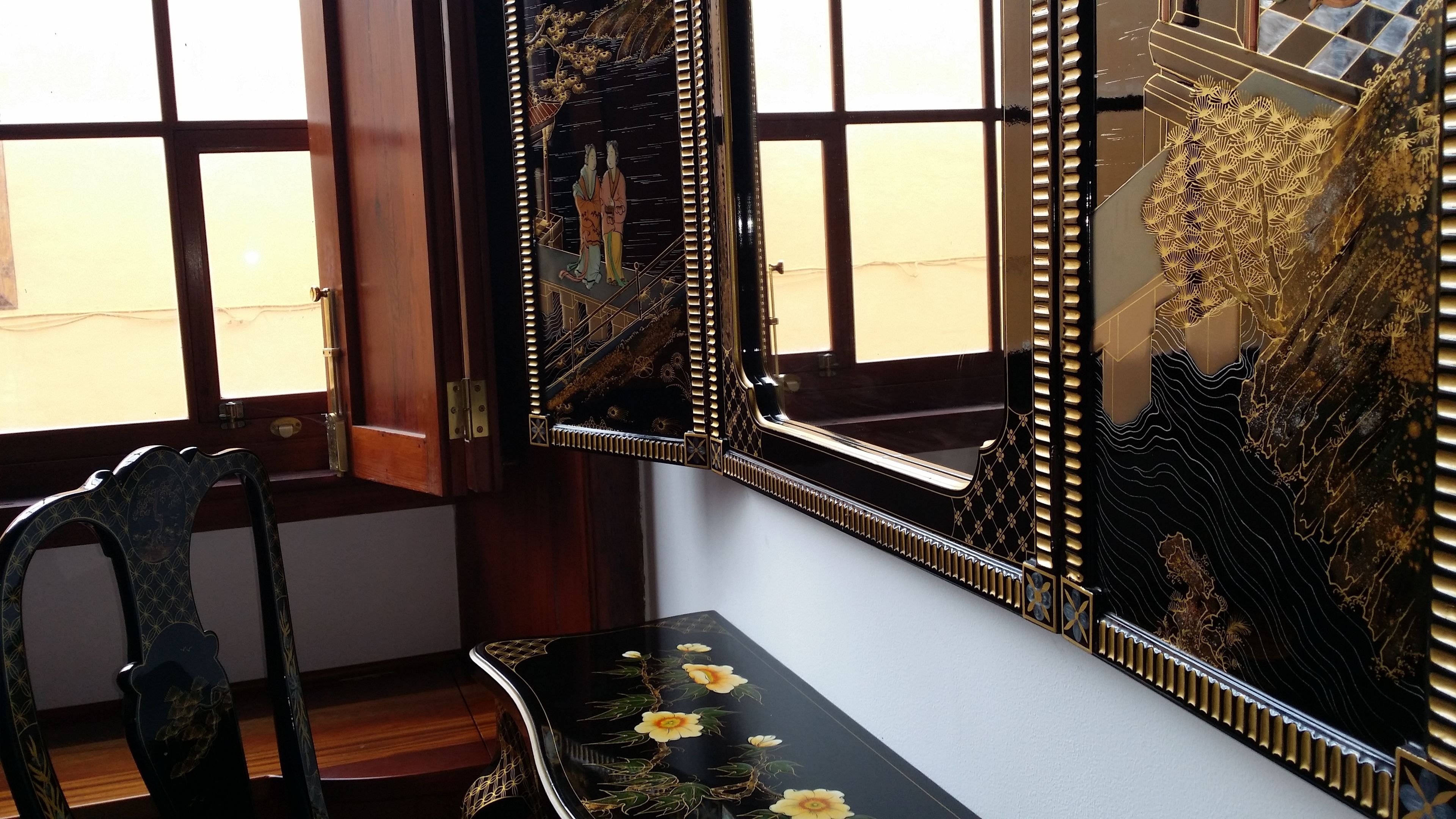 2 bedrooms, premium bedding, in-room safe, desk