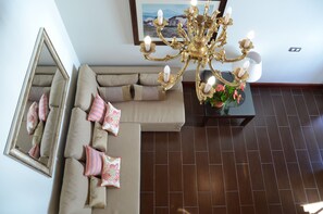 2 bedrooms, premium bedding, in-room safe, desk