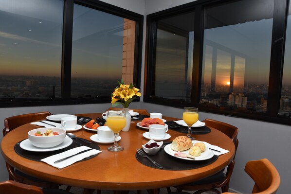 Lunch and dinner served - Plaza Inn Small Town Flat (São Paulo)