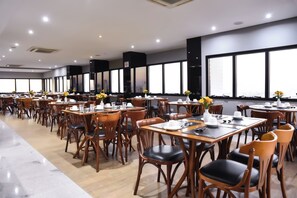 Lunch and dinner served - Plaza Inn Small Town Flat (São Paulo)