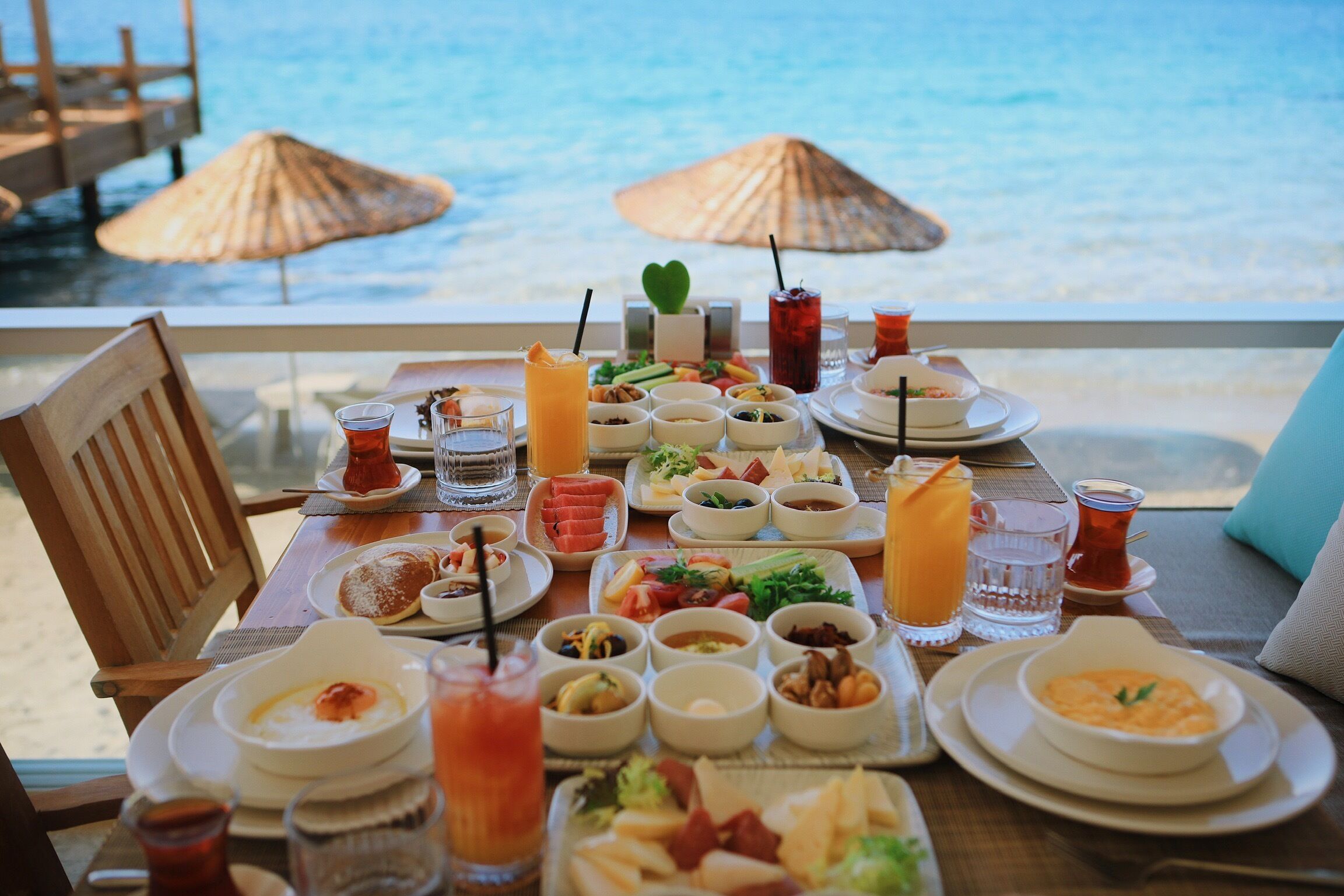 Breakfast, lunch, dinner and brunch served