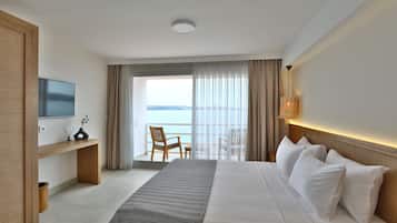 In-room safe, free WiFi, bed sheets