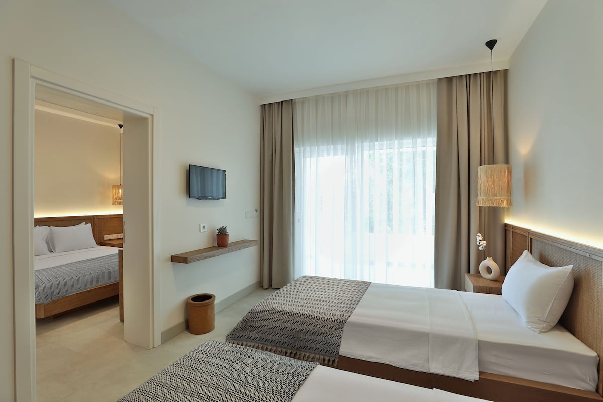 Superior Suite, Multiple Beds | In-room safe, free WiFi, bed sheets