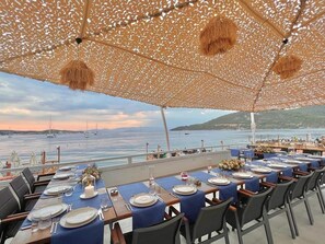 Breakfast, lunch, dinner served; international cuisine, beach views  - Lavinya Otel (Bodrum)