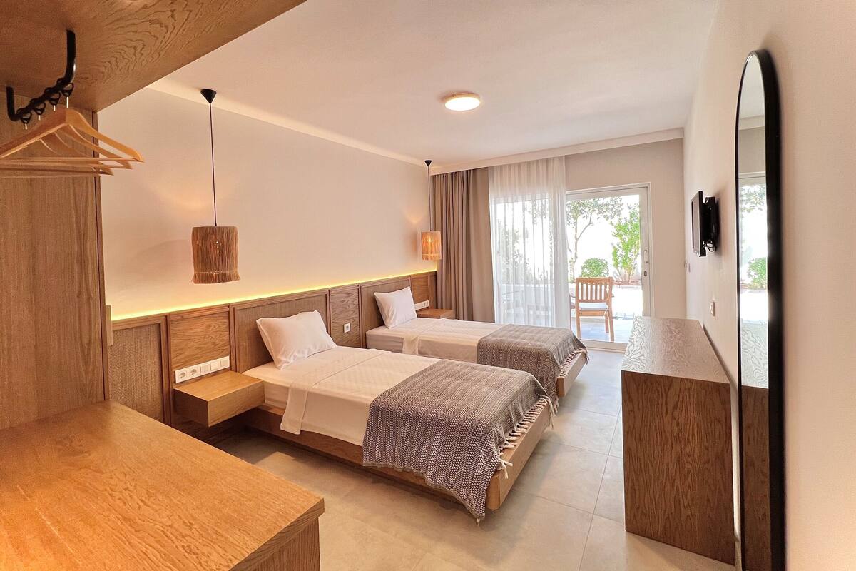 Superior Twin Room | In-room safe, free WiFi, bed sheets