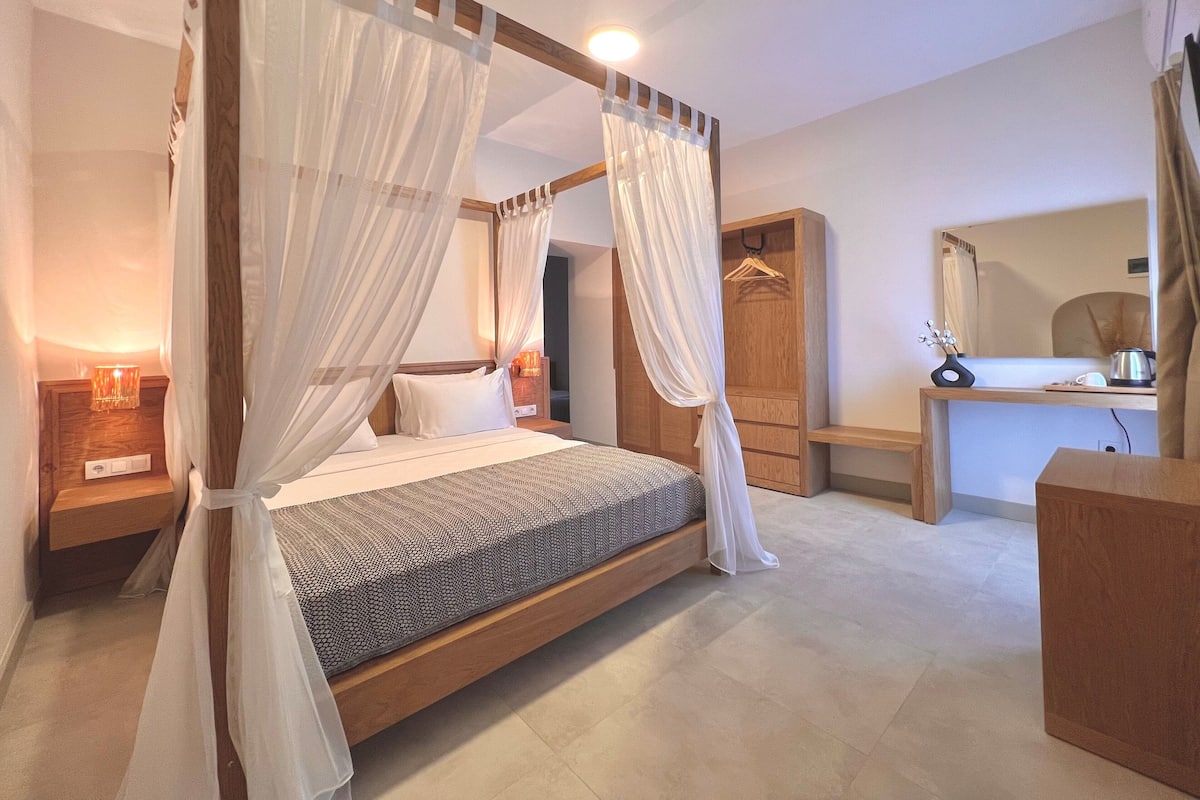 Exclusive Suite, 2 Bedrooms, Patio, Beachside | In-room safe, free WiFi, bed sheets