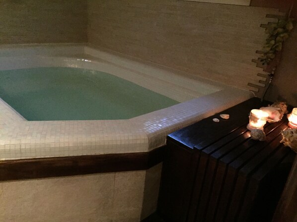 室内 SPA 浴缸