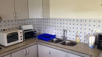 Apartment, 2 Bedrooms, Garden View | Private kitchen | Full-sized fridge, microwave, oven, stovetop