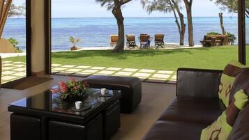 4 bedrooms, desk, free cots/infant beds, travel cot