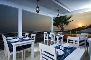 3 restaurants; breakfast, lunch and dinner served  - Yalihan Una (Alanya)