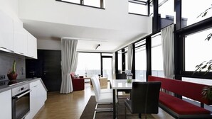 Leilighet, 2 soverom, terrasse, fjellutsikt (Top Level 3) | Spiseområde på rommet