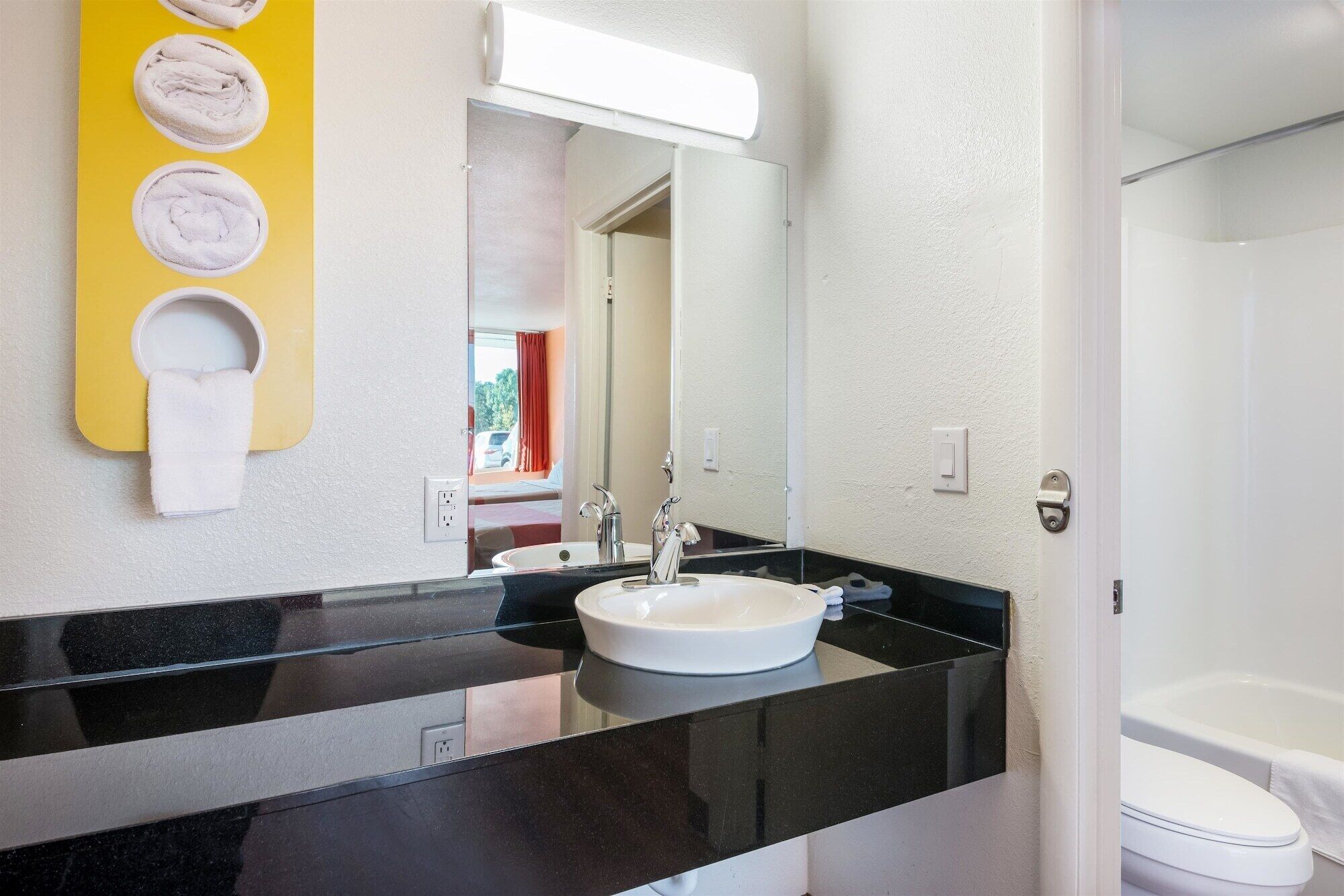 وحدات دش مع أحواض استحمام، مستلزمات مجانية للعناية الشخصية، مجففات شعر