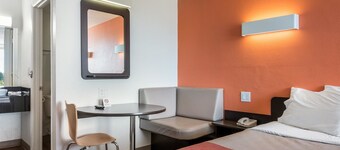 Motel 6 Connellys Springs, NC