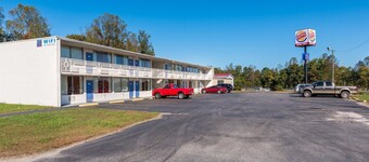 Motel 6 Connellys Springs, NC