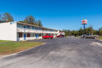 Motel 6 Connellys Springs, NC