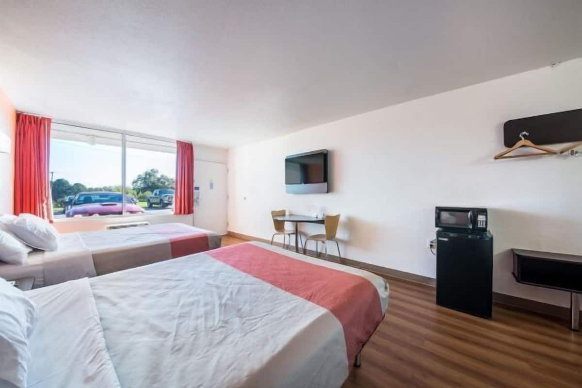 Desk, WiFi (free), bed sheets