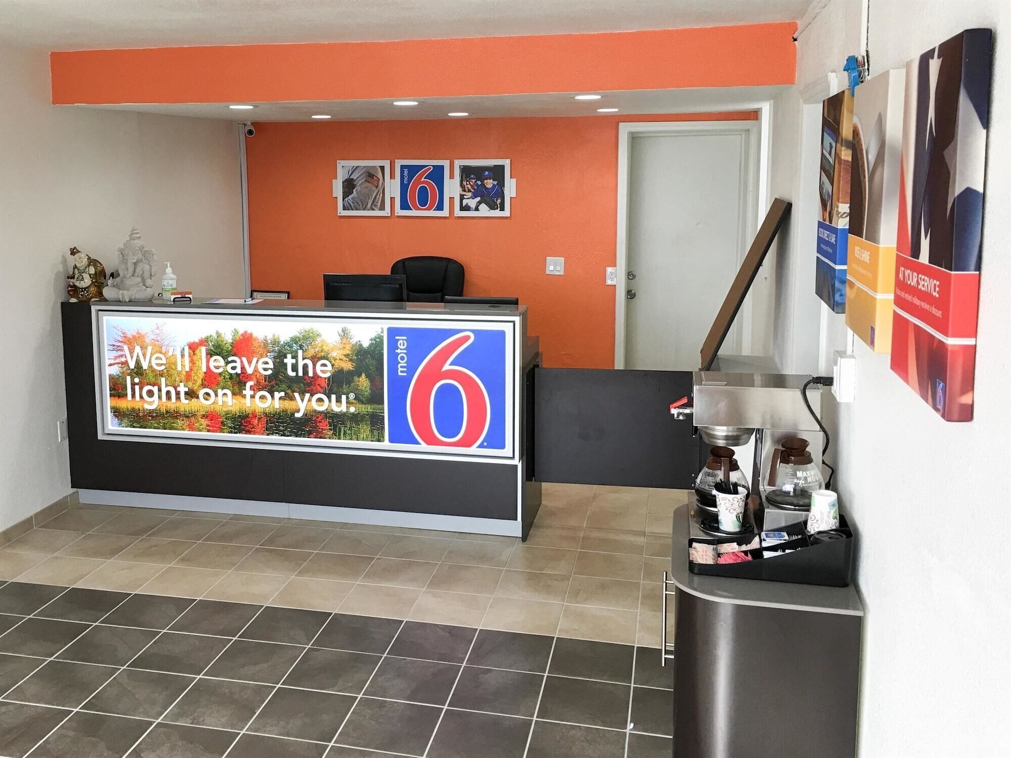 ฝ่ายต้อนรับ