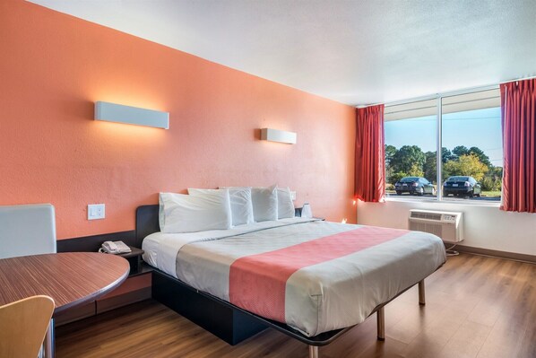 Desk, free WiFi, bed sheets - Motel 6 Connellys Springs, NC (Icard)