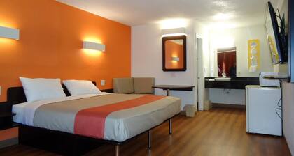 Motel 6 Connellys Springs, NC