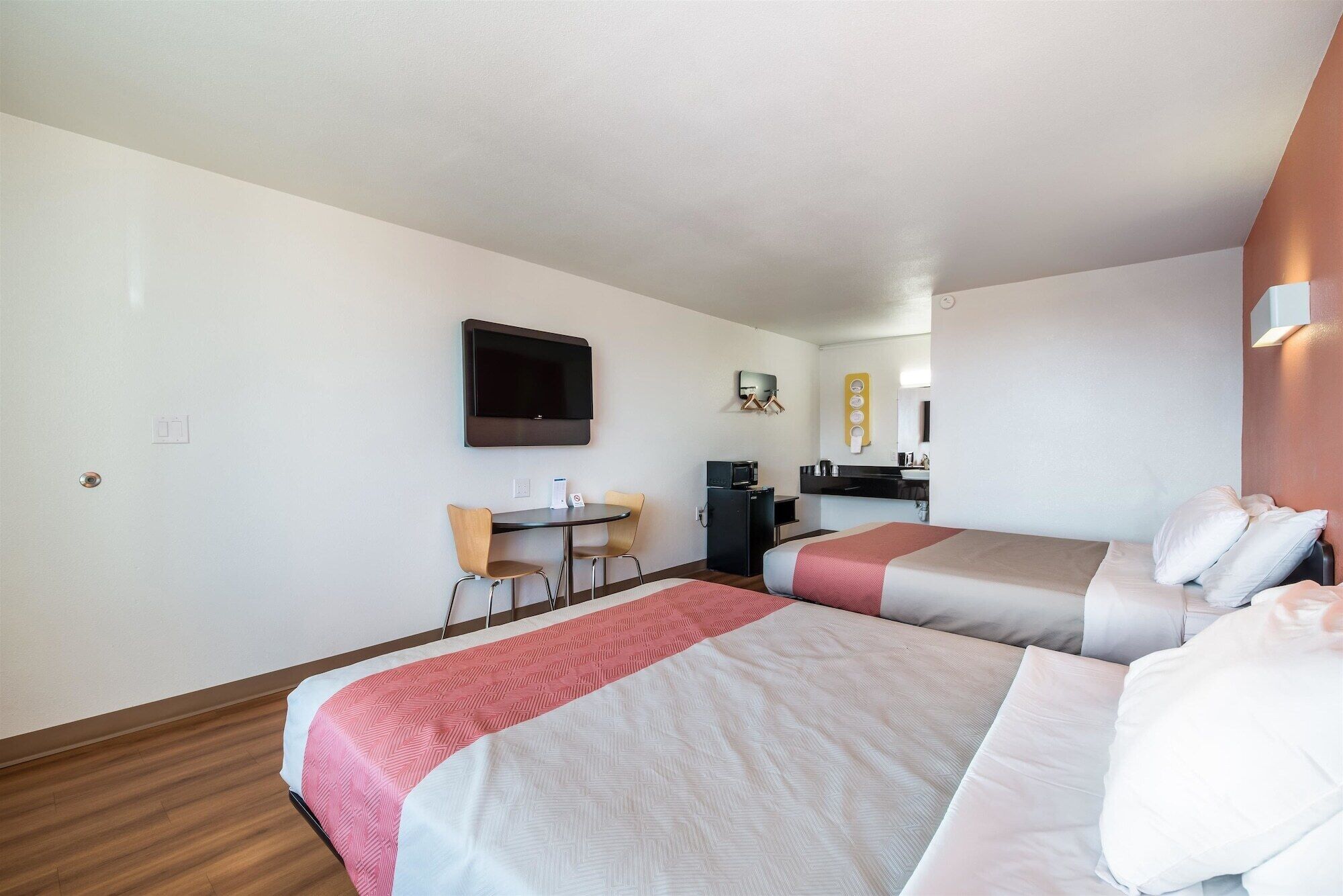Desk, WiFi (free), bed sheets