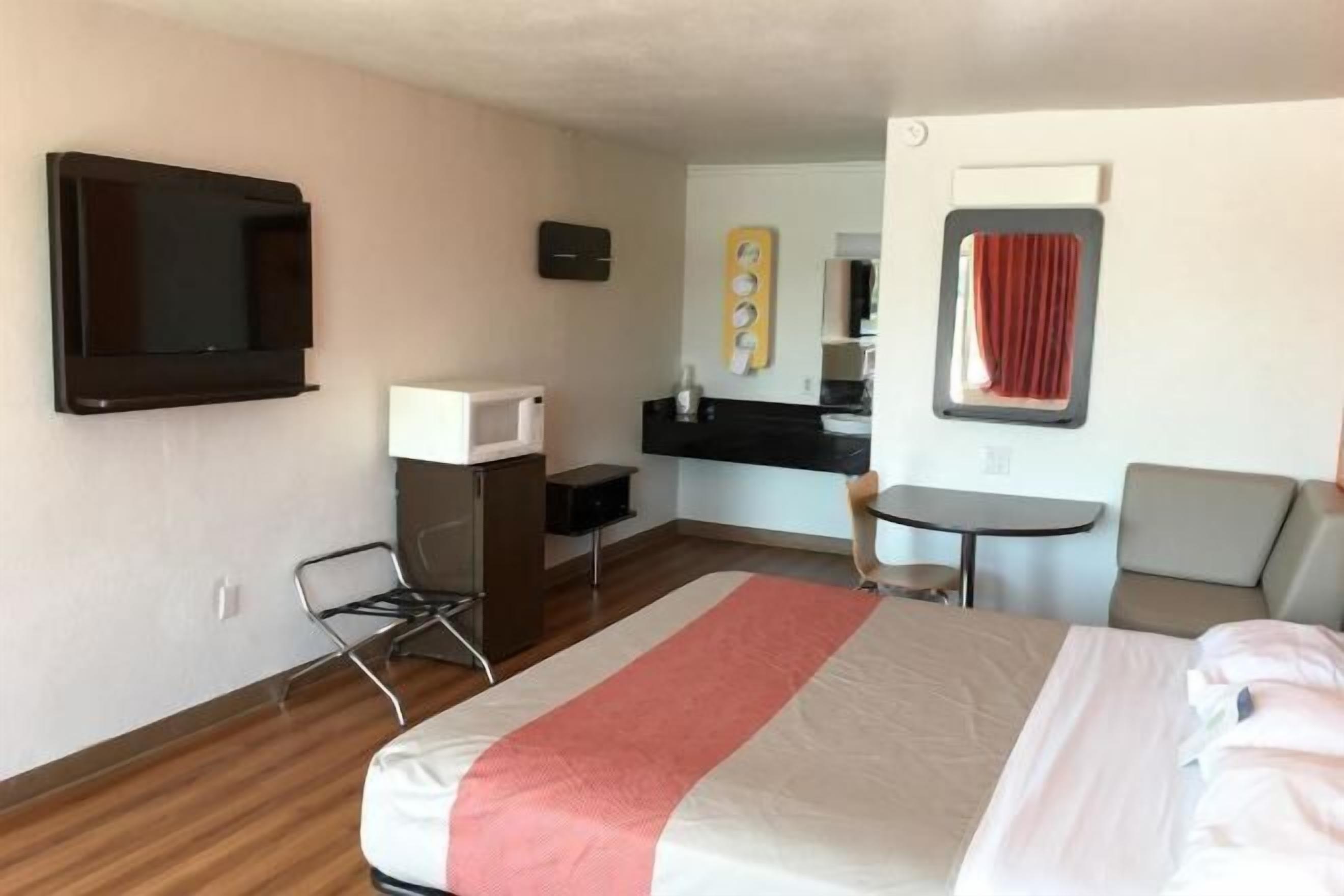 Desk, free WiFi, bed sheets