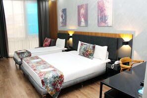 Deluxe Triple Room | In-room safe, desk, soundproofing, free WiFi - İstanbul Fair Hotel (Istanbul)