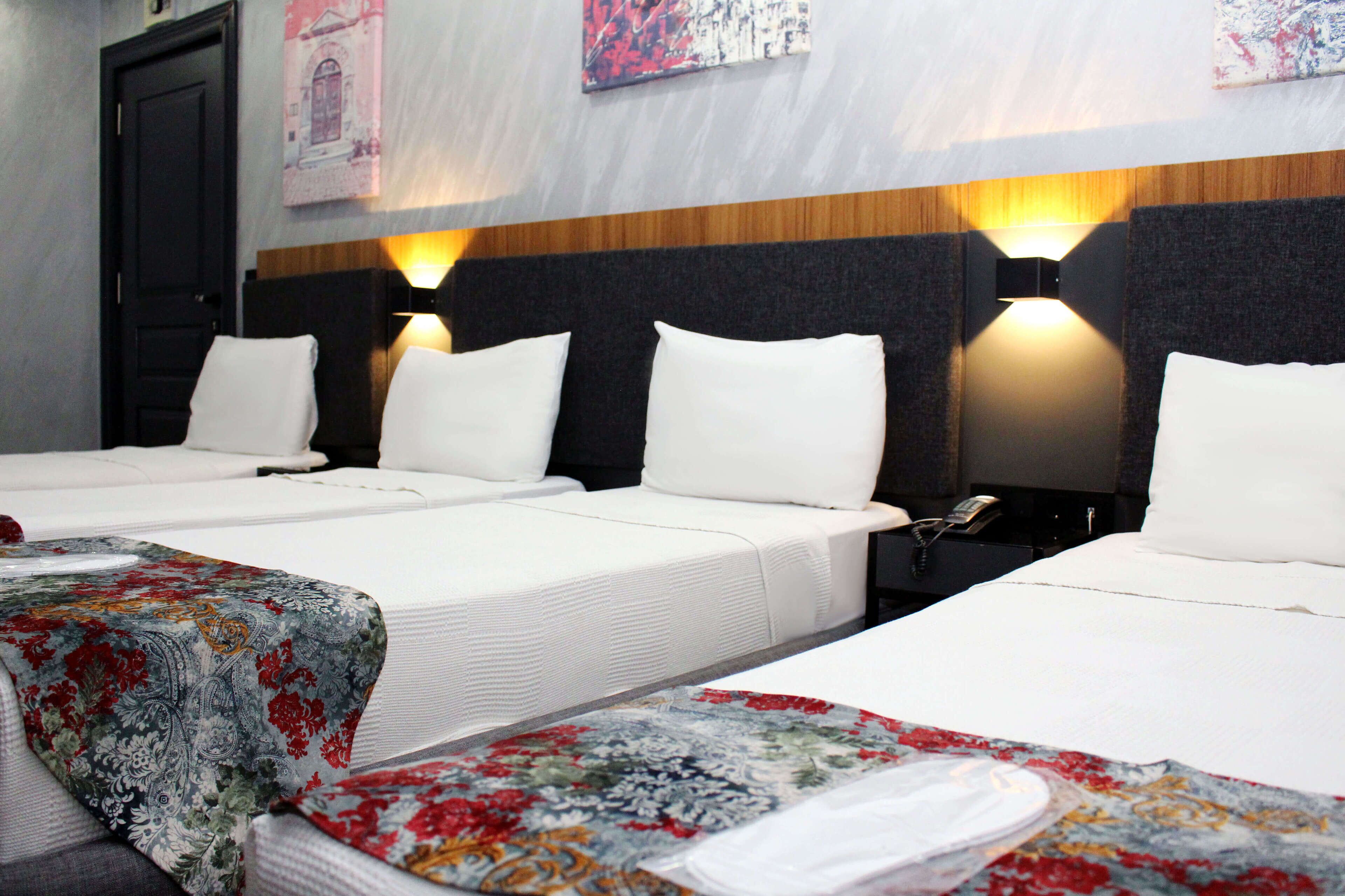 豪華四人房 | 房內夾萬、書桌、隔音、免費 Wi-Fi