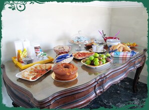 Free daily buffet breakfast