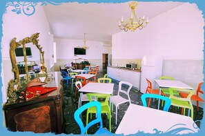 Bao gồm bữa sáng buffet hàng ngày 