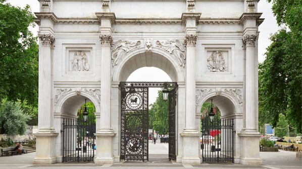 Exterior - Anwar House (London)