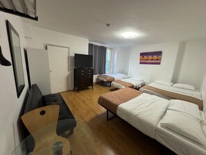 Familieværelse (6 Adults/ 37 Collingaham Place) | Sengetøj