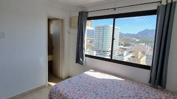 Cobertura superior, 6 quartos, piscina particular, vista parcial para o oceano | 2 quartos, cortinas blackout, Wi-Fi de cortesia