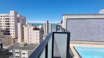 Cobertura superior, 6 quartos, piscina particular, vista parcial para o oceano | 2 quartos, cortinas blackout, Wi-Fi de cortesia