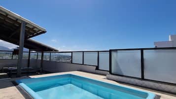 Cobertura superior, 6 quartos, piscina particular, vista parcial para o oceano | 2 quartos, cortinas blackout, Wi-Fi de cortesia