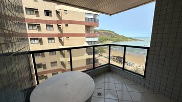 Apartamento grand, 3 quartos, vista parcial para o mar | Varanda coberta
