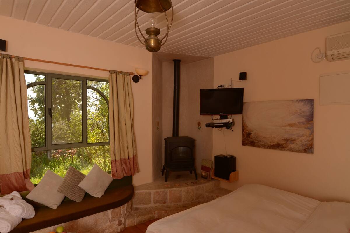Deluxe Suite, Jetted Tub, Lake View