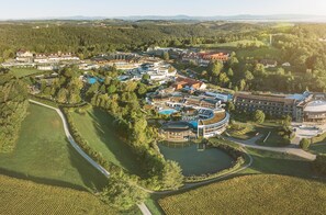 Premium tweepersoonskamer, balkon | Uitzicht op het resort