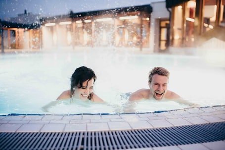 Exercise/lap pool