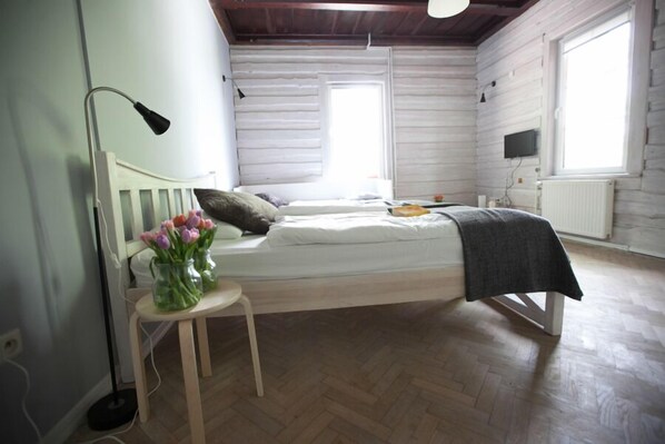 四人房, 无烟房 | 高档床上用品、隔音、熨斗/熨板、免费 WiFi