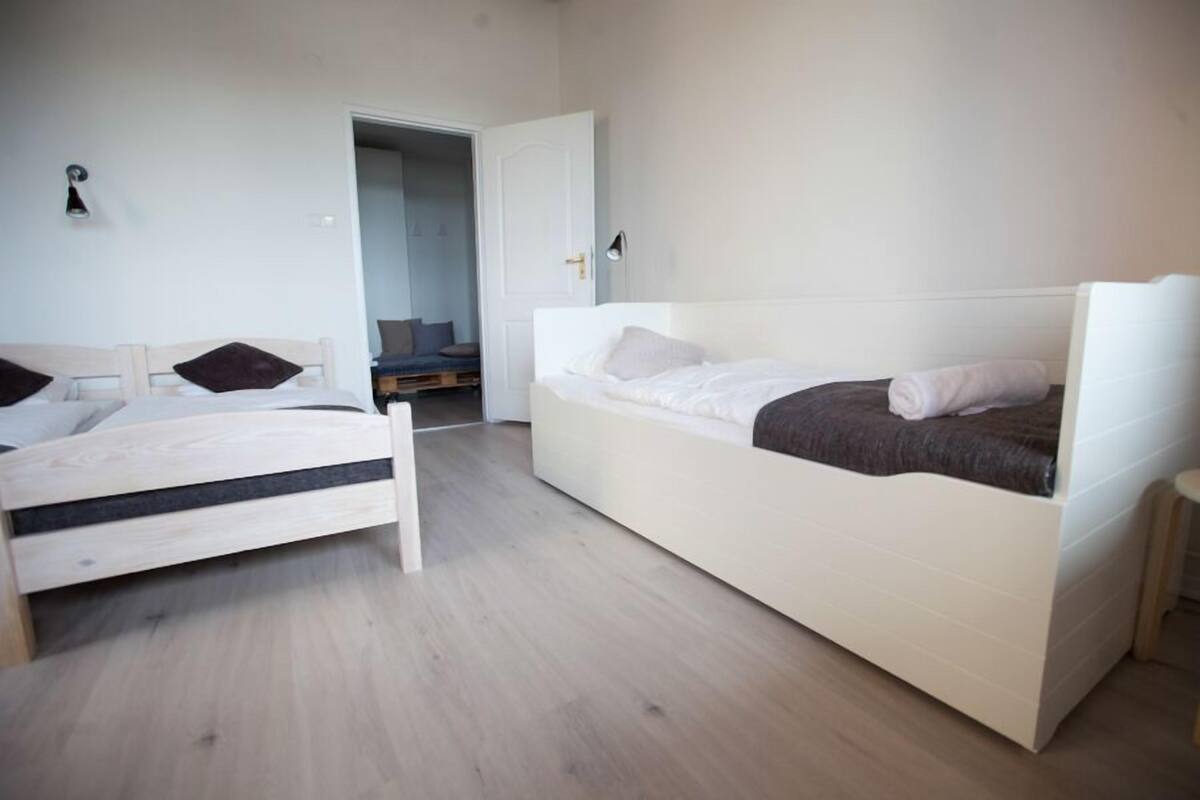 Hochwertige Bettwaren, schallisolierte Zimmer, Bügeleisen/Bügelbrett