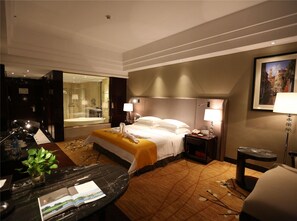 商务客房 | 客房内保险箱、办公桌、遮光窗帘、折叠床/加床(额外收费)