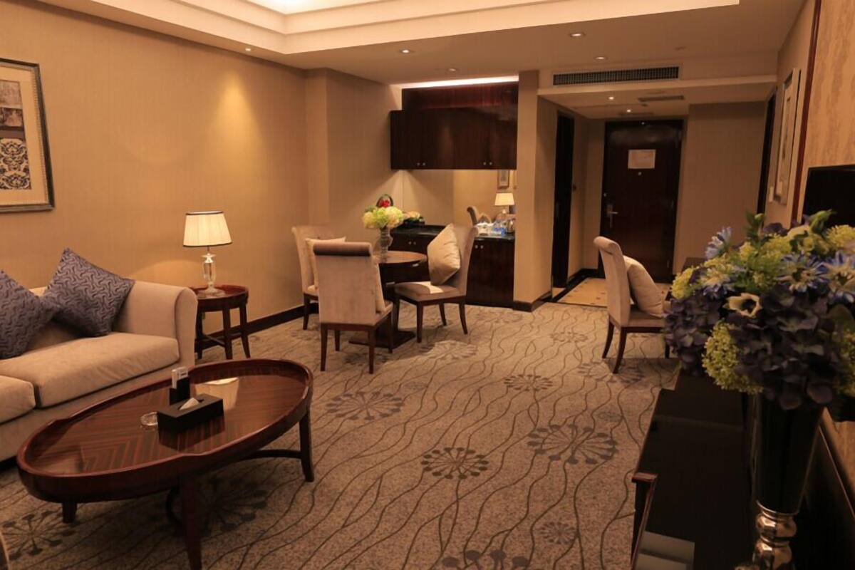 Deluxe Suite | Living room | Flat-screen TV