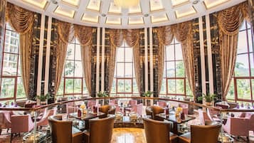 2 restoran, melayani sarapan, makan siang; sajian masakan Eropa Modern
